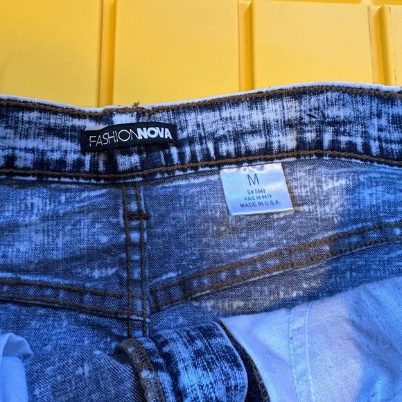 EUC FASHION NOVA DESTROYED DENIM JEAN ACUD WASHED MEDIUM‎ SKIRT - Picture 3 of 5